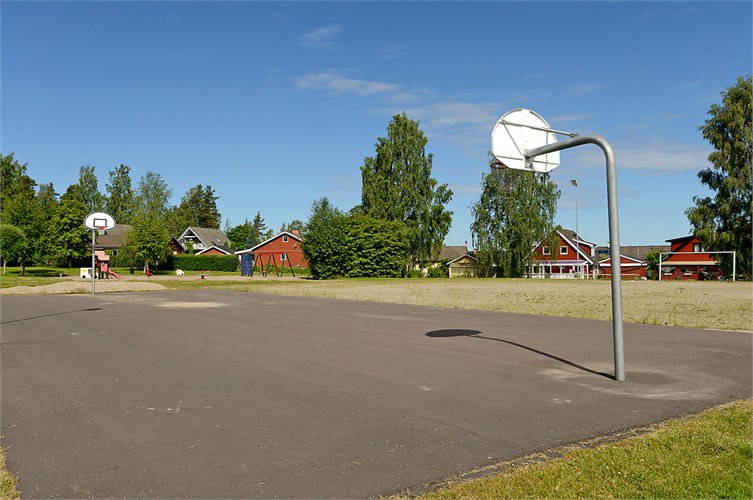 Områdets basket och fotbollsplan