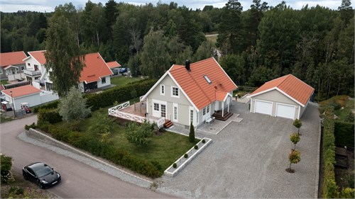 HUSTAHÖJDENS BYVÄG 1