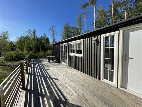 Solterrass med plats för möblemang