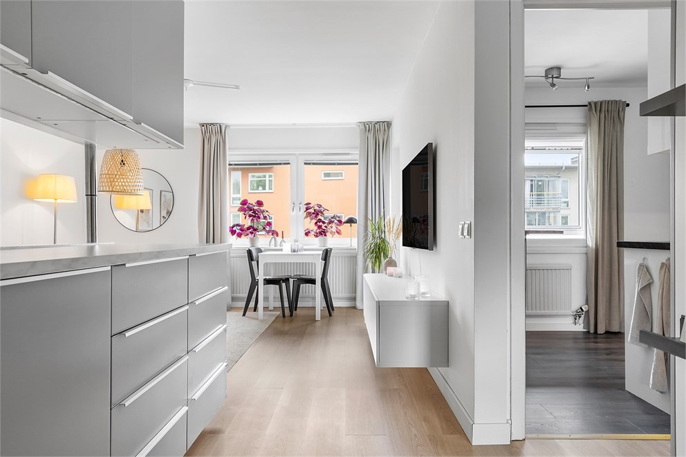 Karlagatan 38