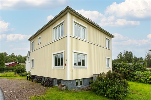 Härliga hörfönster på huset