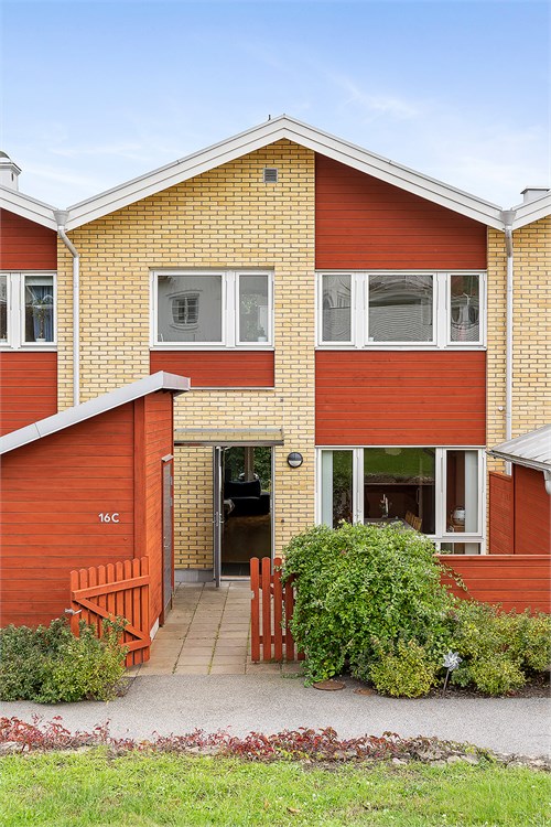 Villakänsla i lättskött bostadsrättsform!