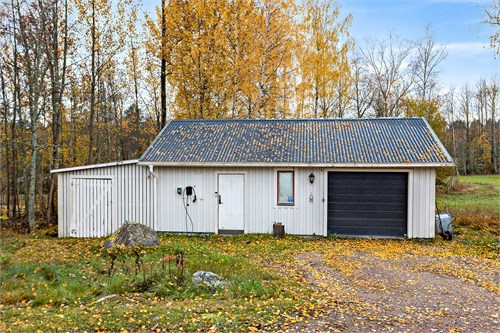 Friliggande byggnad m garage/kontor på ofri grund