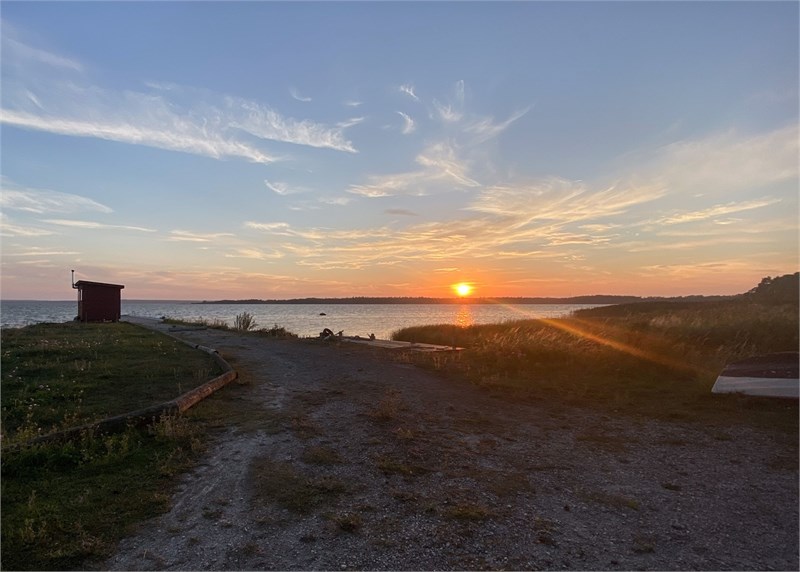 Del i samfälld mark vid havet....