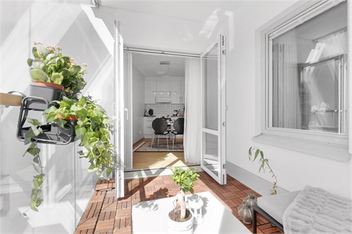 trevlig pardörr till balkongen