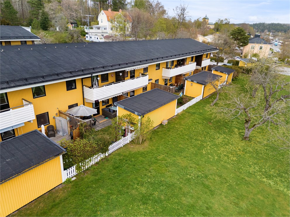 Västra kyrkvägen 42