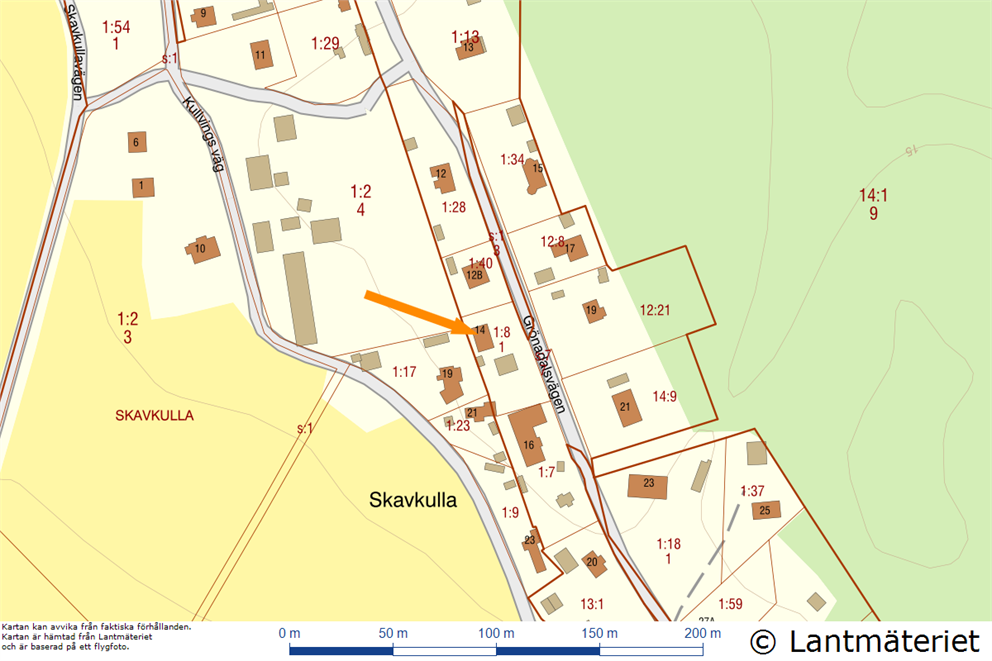 ...i populärt område. 1 408 m2 tomt, kommunalt VA
