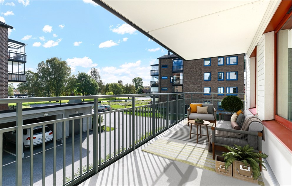 Balkong med vy mot hamnen (möbleringsförslag)