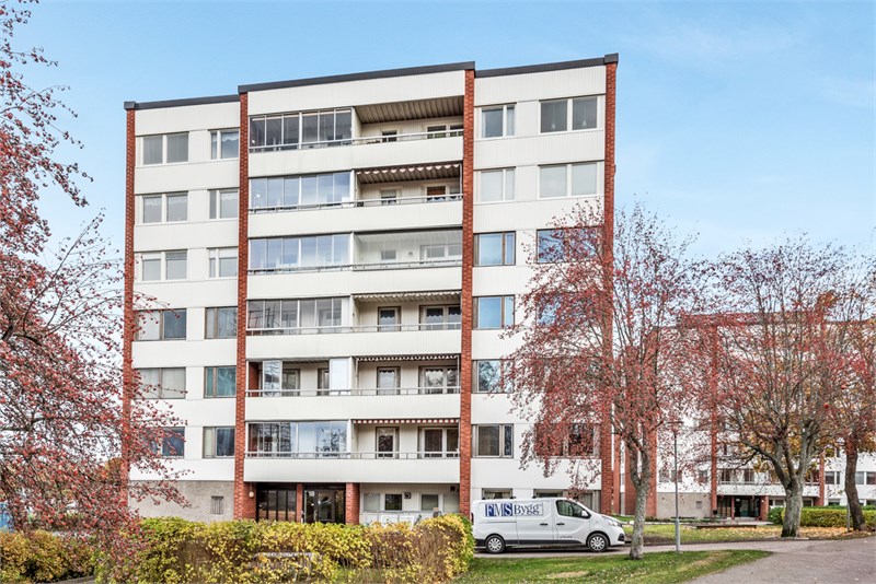 Västra Banvägen 18