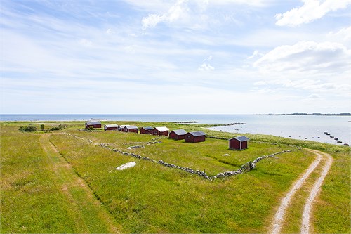 Sjöbodar nere vid havet