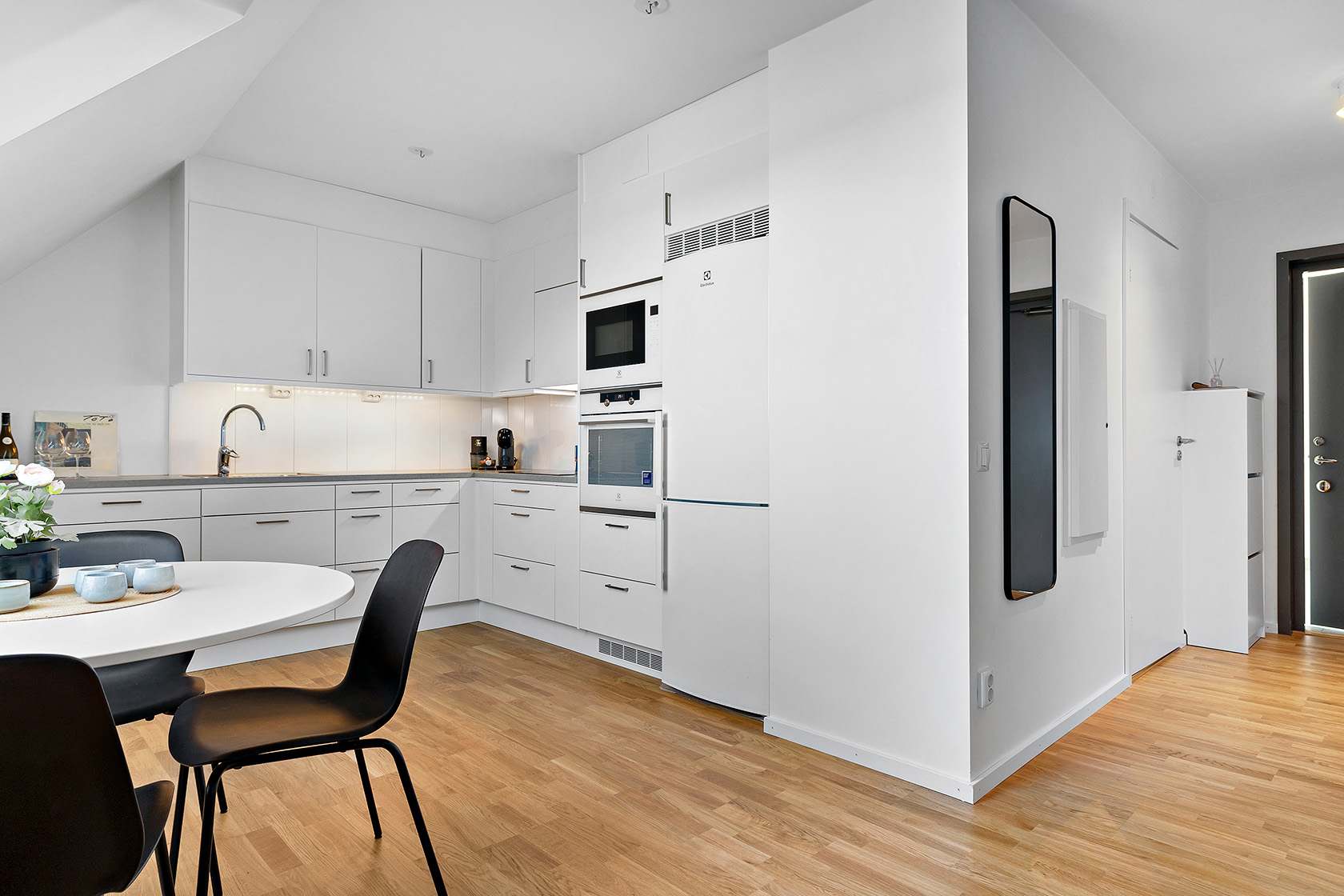Skattsökargränd 2C - 1 rok + loft – bild 4