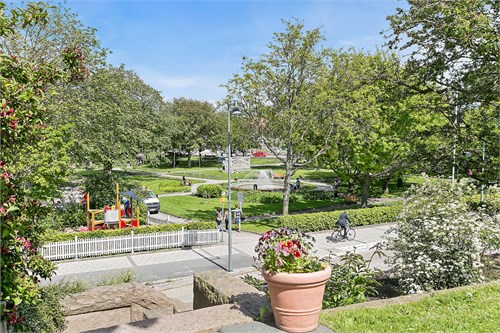 Vy från huset mot stadsparken