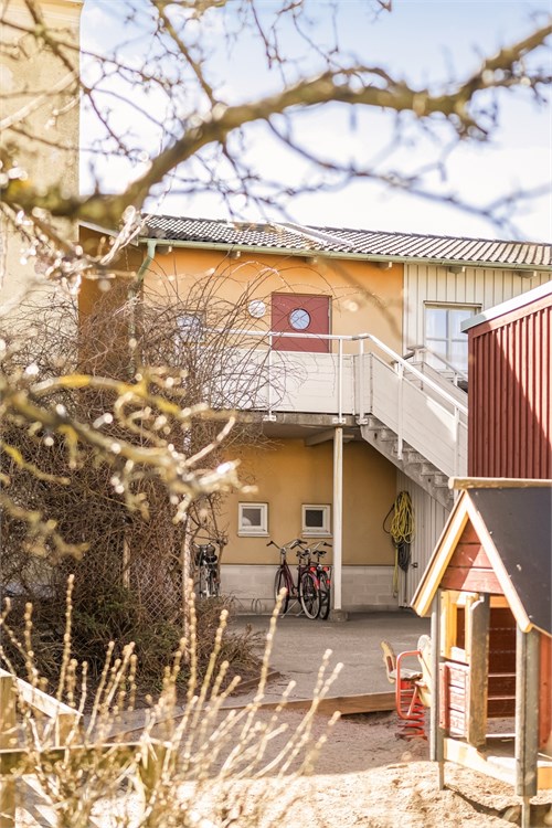 En trappa upp finner ni en fyra om hela 110 kvm...