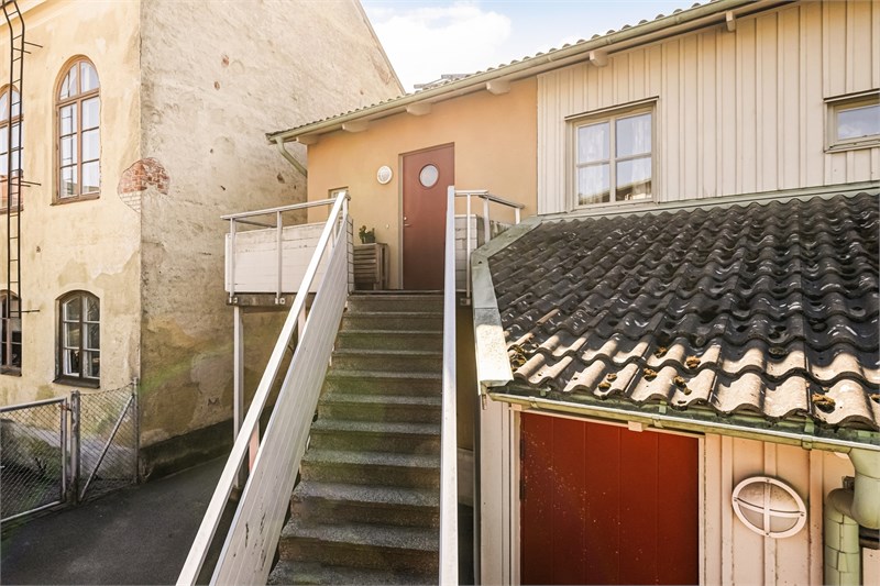 ...med radhuskänsla, egen ingång...