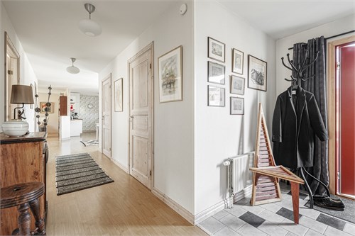 Entré-/fördelningshall, klädkammare längst bort