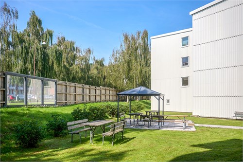 Gemensam pergola precis nedanför 