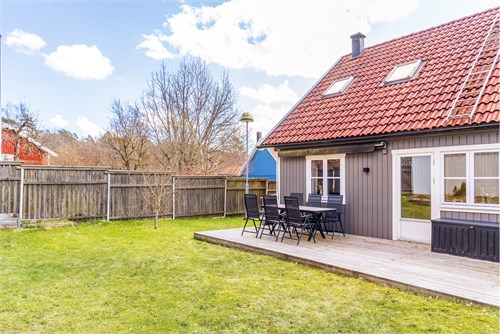 Stor tomt tack vare hörnläge