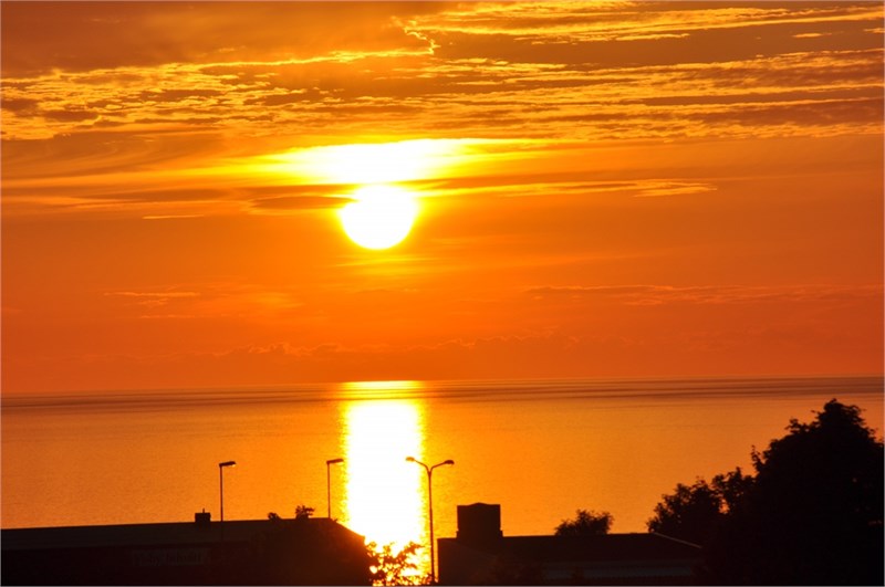 Njut av vackra solnedgångar