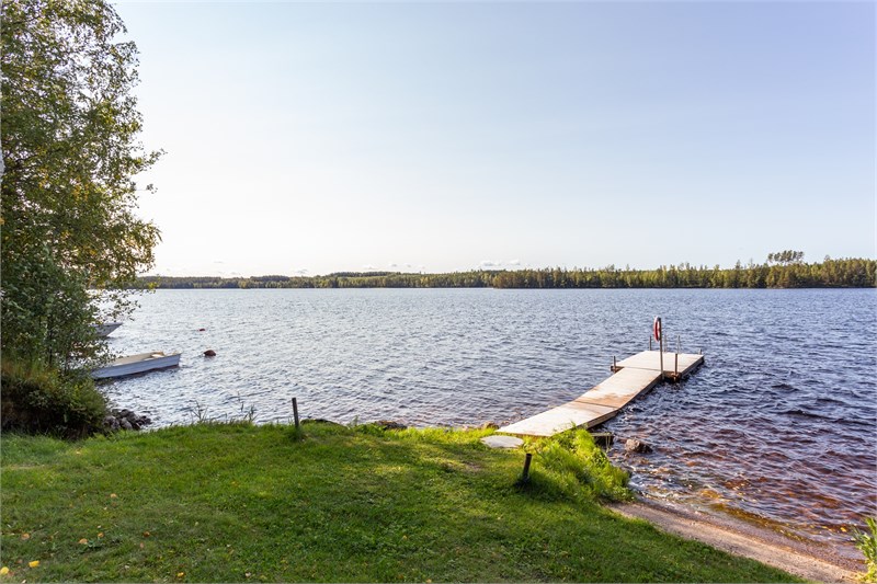 Gemensam badplats med brygga