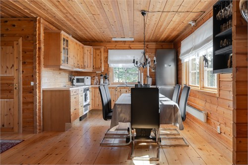 Kök med härligt ljusinsläpp från söder