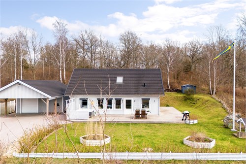 Familjevilla -17, dubbelcarport &  dubbelgarage!