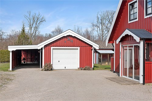 Garage och 2 stycken carportar