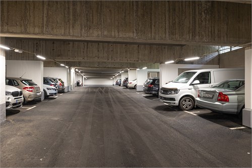 Garaget ligger under huset 