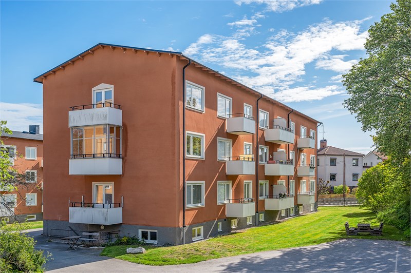 På gavel med inglasad balkong