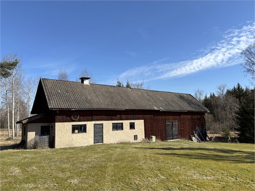Ladugård på ofri grund. 