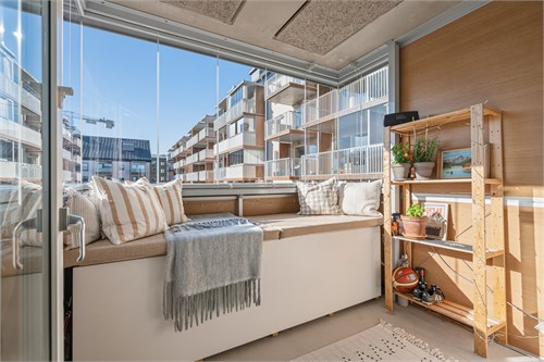 Inglasad balkong från sovrum