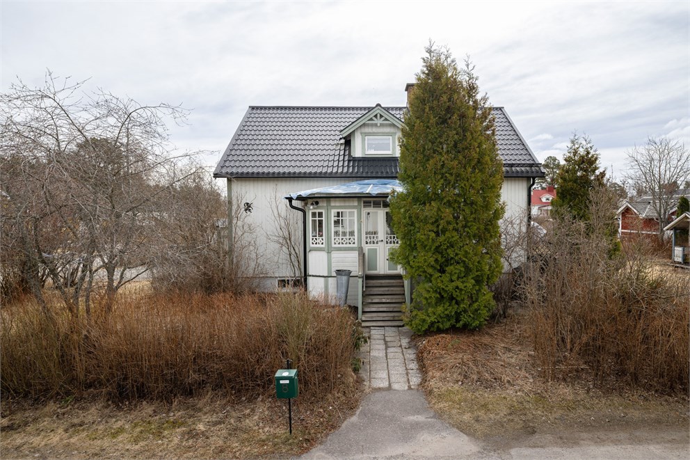 Hovvägen 8