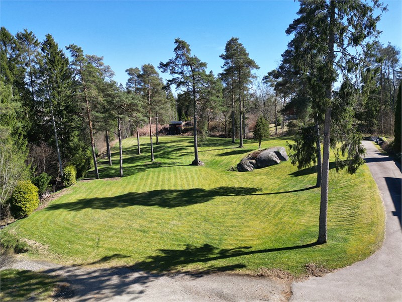 Vacker byggvänlig tomt 