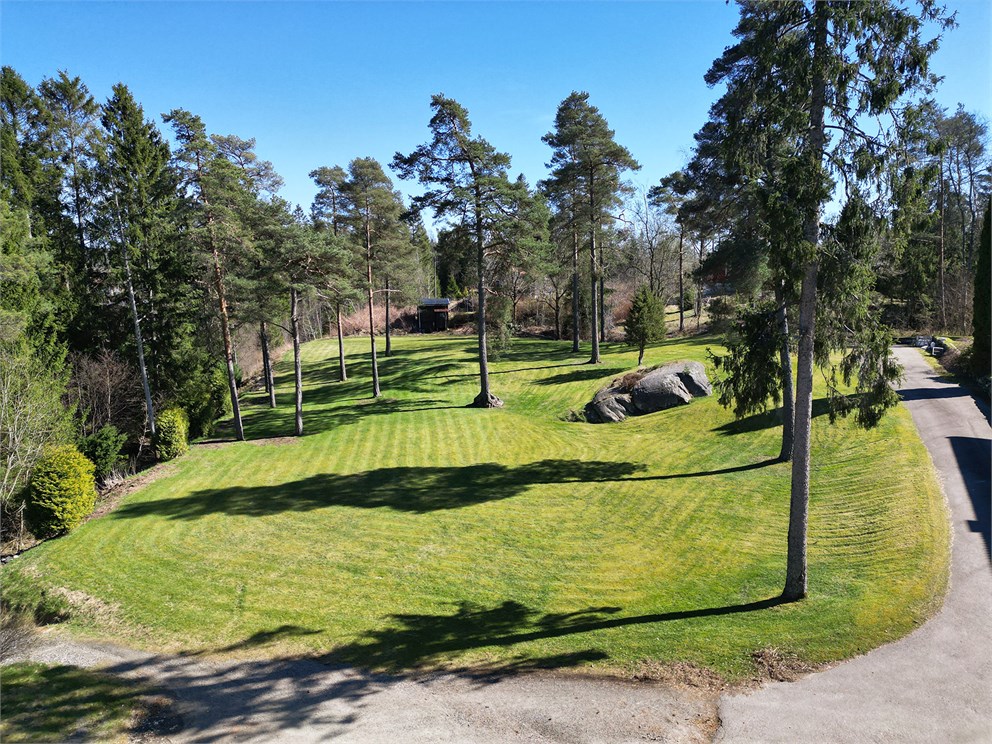 Vacker byggvänlig tomt 