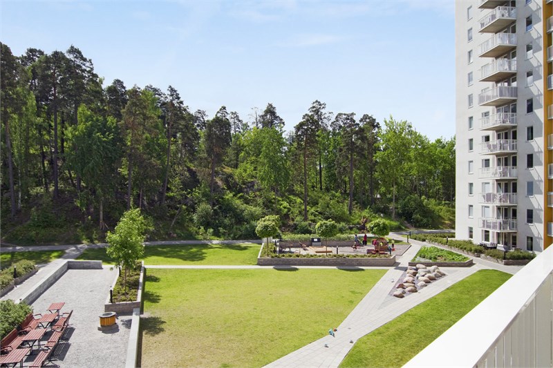 Utsikt från balkongen mot grönska