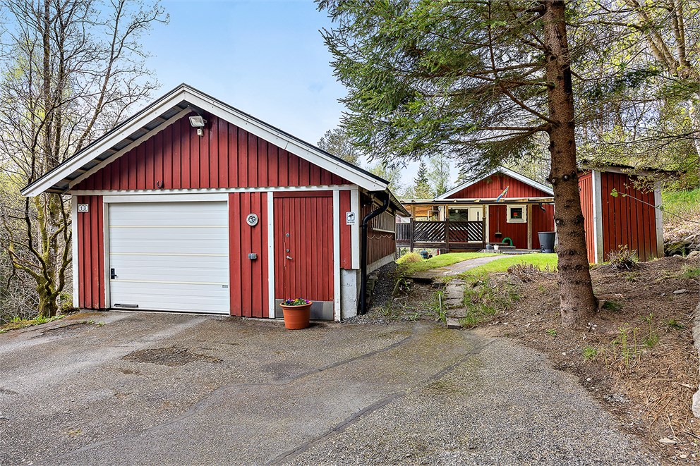 Garage och uppfart
