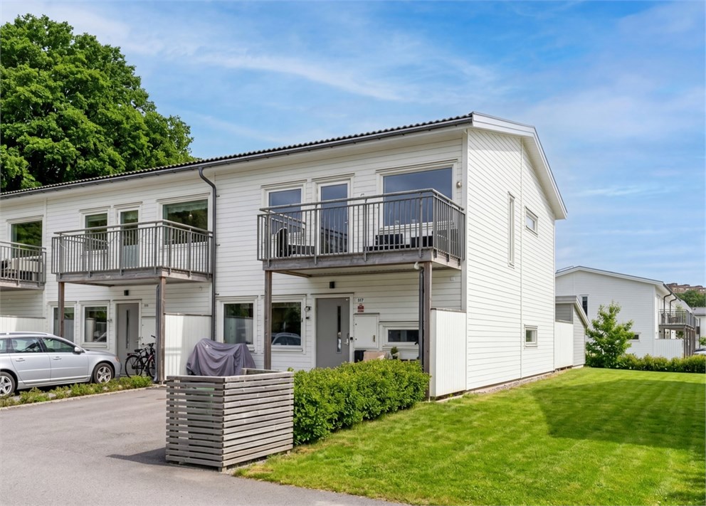 Huset är det andra från gaveln
