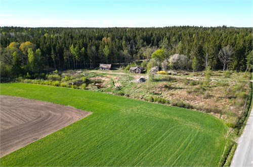 Lantligt & fritt läge intill åkrar & skog