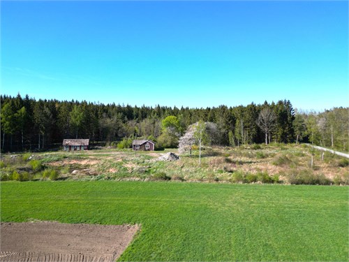 Lantligt & fritt läge intill åkrar & skog