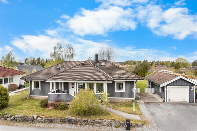 Enplansvilla med garage och loft