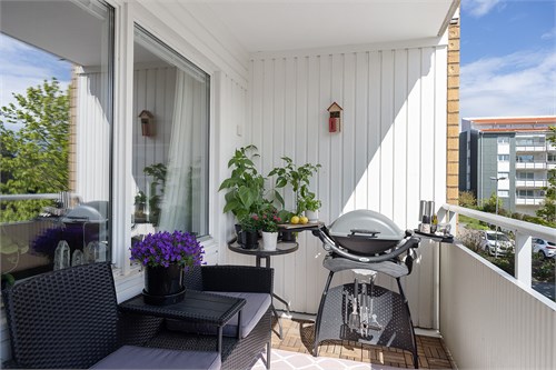 Balkongen har härlig morgon- och förmiddagssol