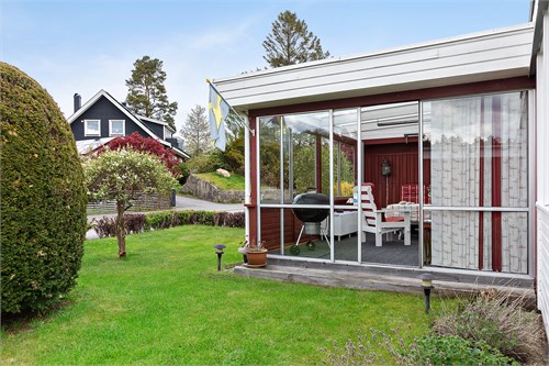 Här finns trädgård på fram- och baksida