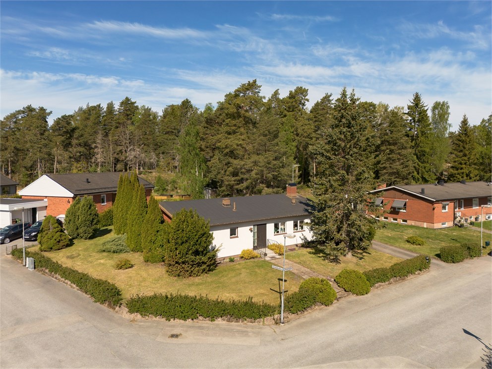 Asphagsvägen 8
