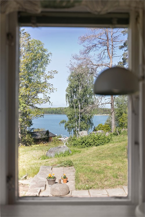 Rogivande vy mot vattnet