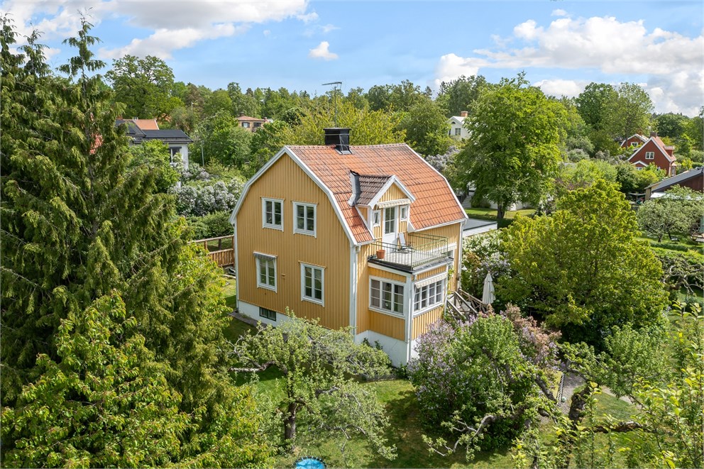 Bondgårdsvägen 1/ Fågelvägen 22