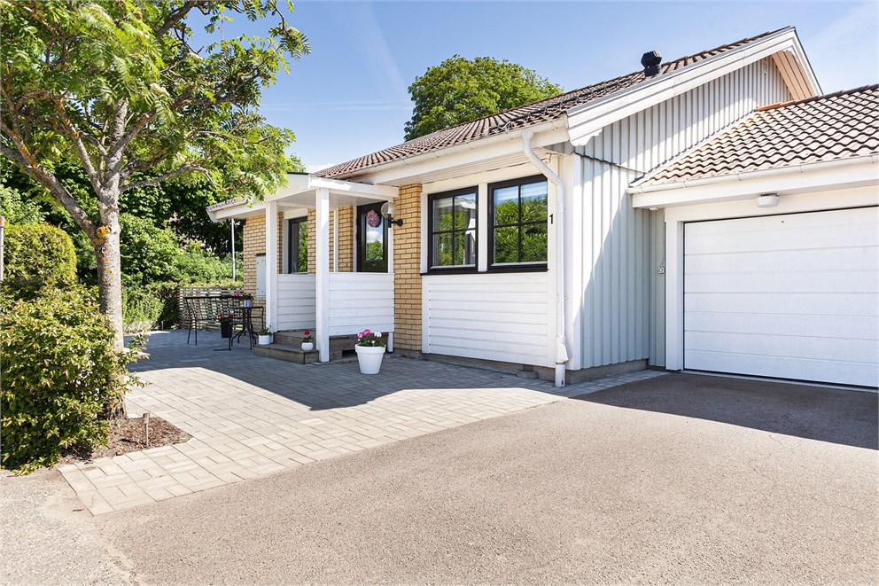Törnrosgården 1
