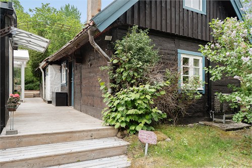 Altan mellan äldre och nya stugan