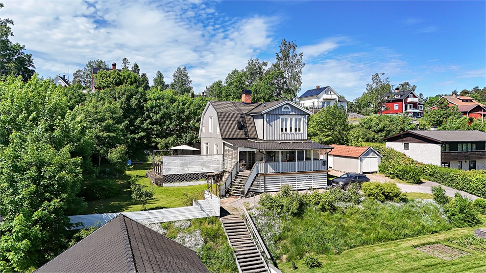Hällbyvägen 13