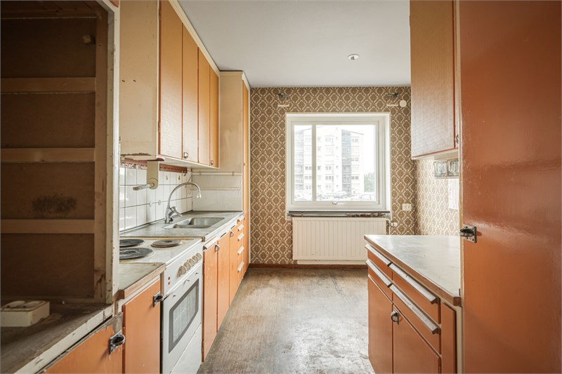 Originalkök ca 9.5 m2 med matplats vid fönster...