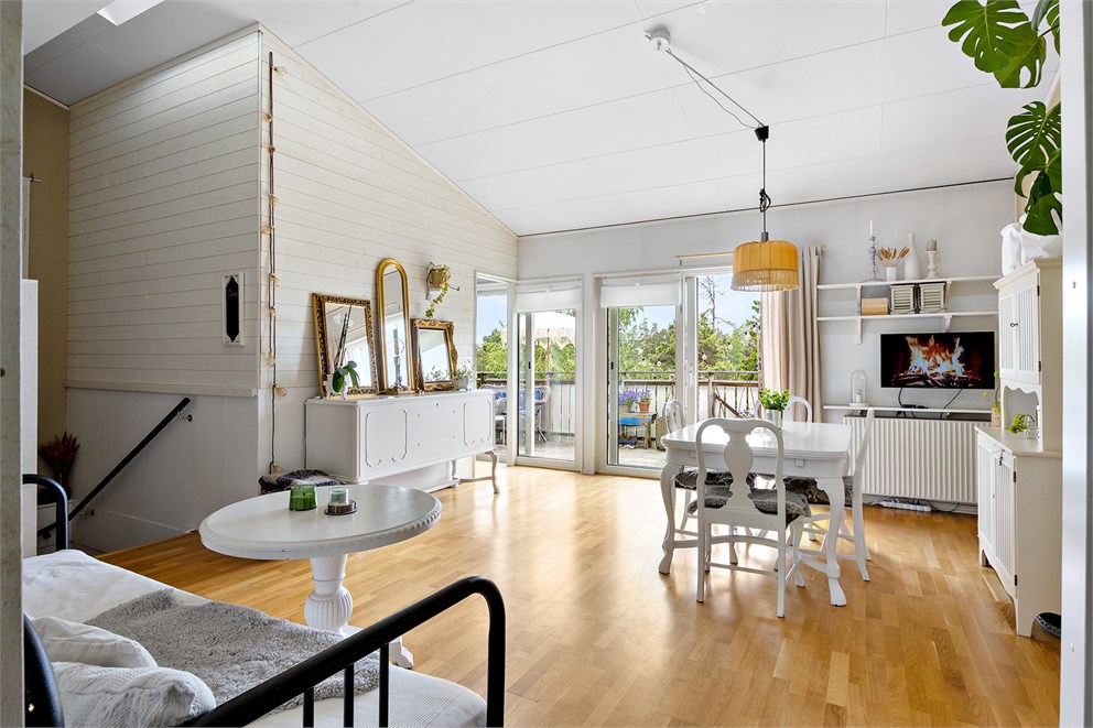 Fältspatsvägen 30a