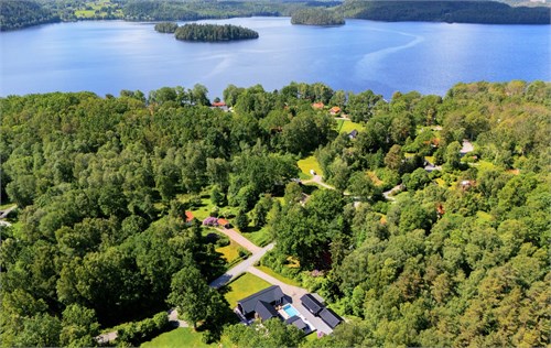 Sjönära läge, kort promenad till sandstrand